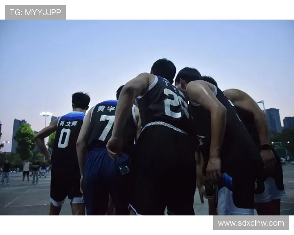 以篮球为纽带探索团队合作与个人奋斗精神的完美融合